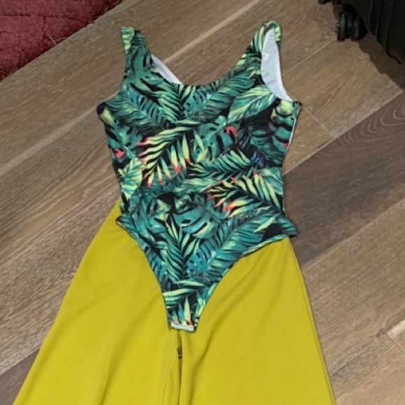 Tropical print sleeveless bodysuit size L - Picture 12 of 12
